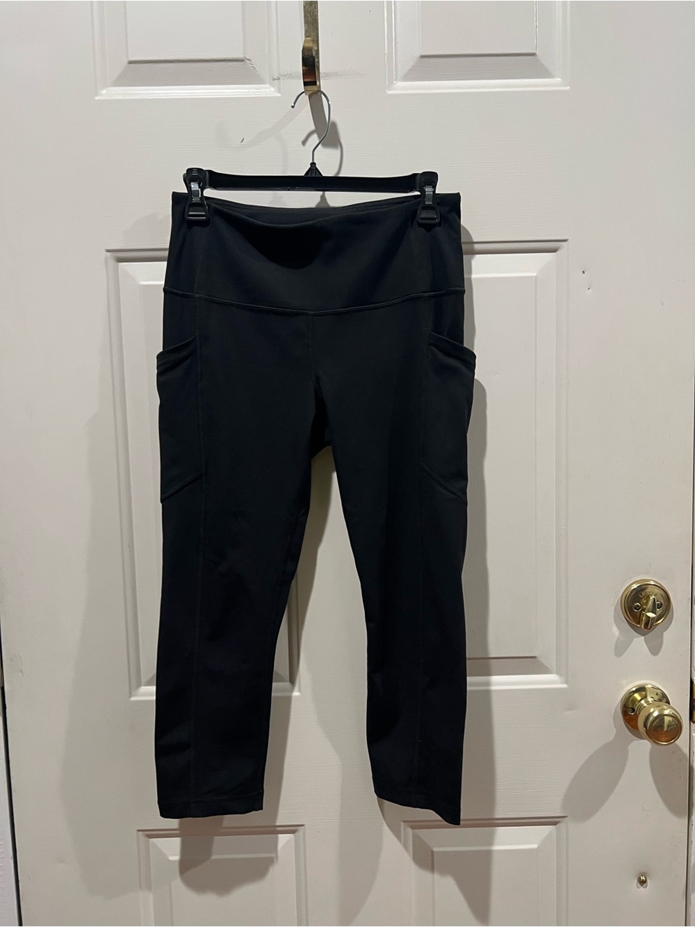 Yogalicious Black High-Rise Capri Leggings/Joggers with Side Pockets
